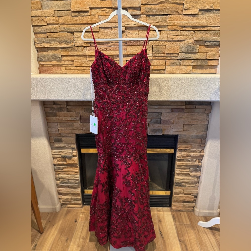 Mac Duggal Red Sequined Illusion Corset Trumpet Gown Size 4 - Picture 8 of 15